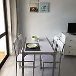 Fully Renovated דירה *